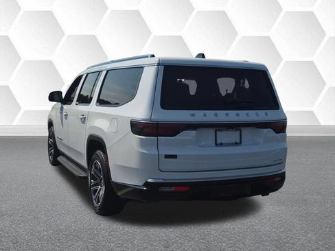 Certified 2024 Jeep Wagoneer L Series II w/ Flexible Seating Group RWD image 5