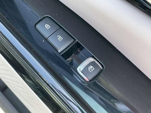 Used 2022 Kia Carnival EX FWD image 13