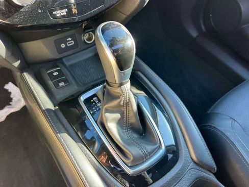 Used 2019 Nissan Rogue SL w/ Premium Package image 31