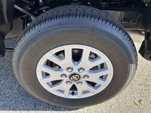 Certified 2025 Toyota Tacoma SR5 image 31