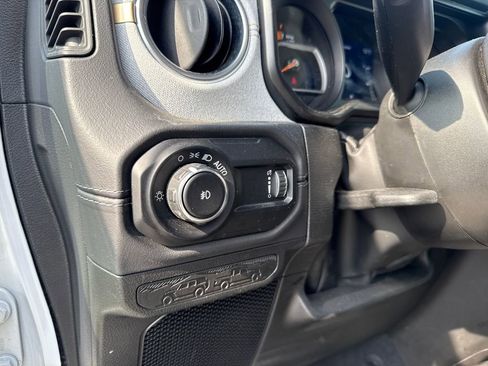 Used 2025 Jeep Wrangler Unlimited Sahara AWD/4WD image 13