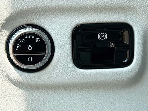Used 2023 Mercedes-Benz EQE 350+ SUV image 10