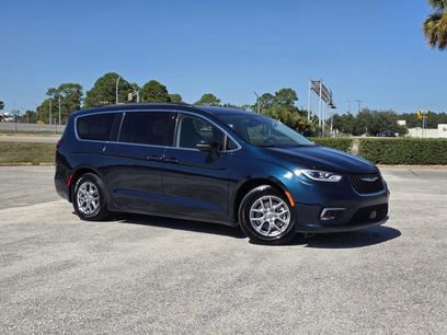 Used 2021 Chrysler Pacifica Touring