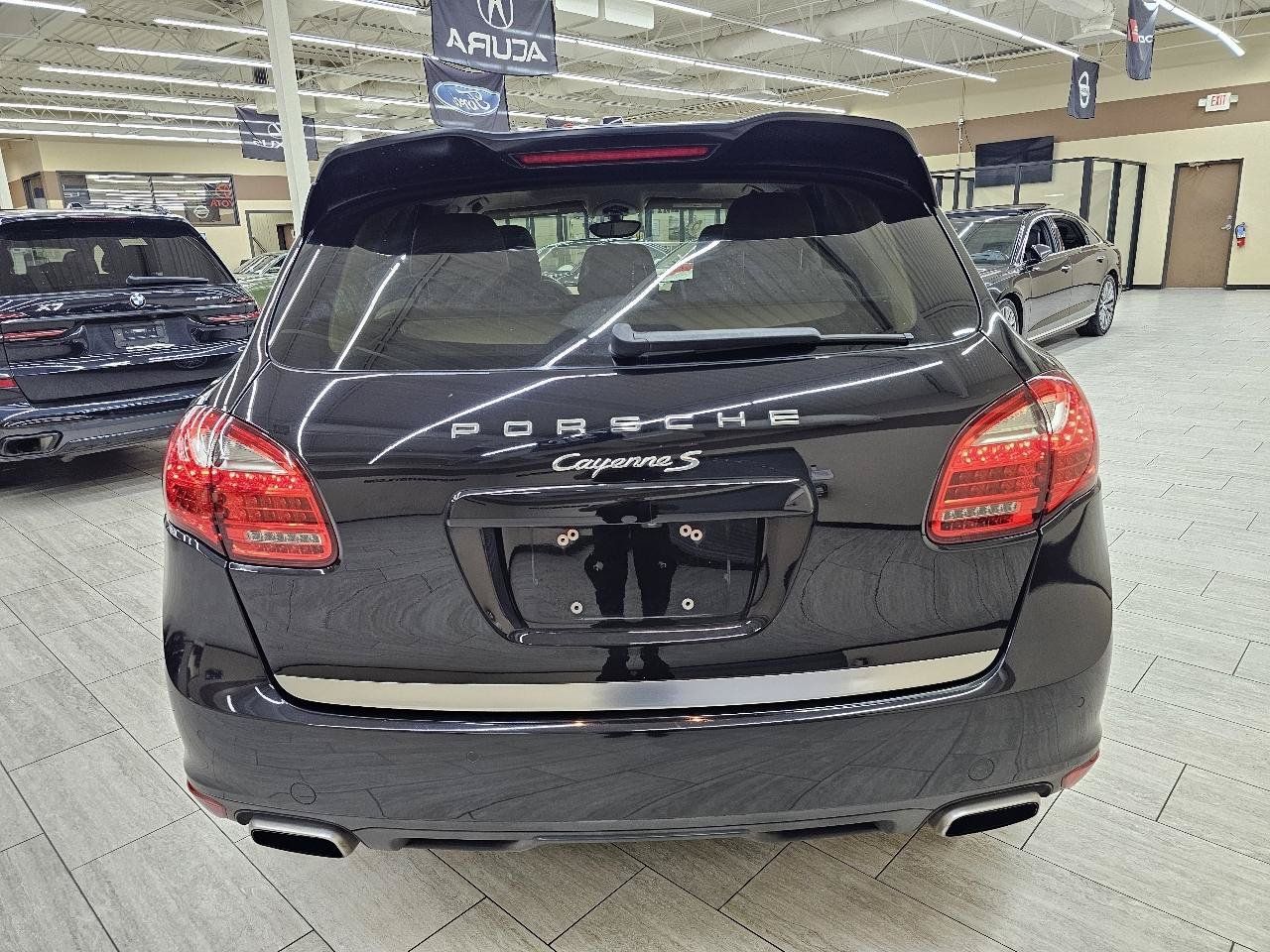 Used 2014 Porsche Cayenne S w/ Comfort Plus Package AWD/4WD image 8
