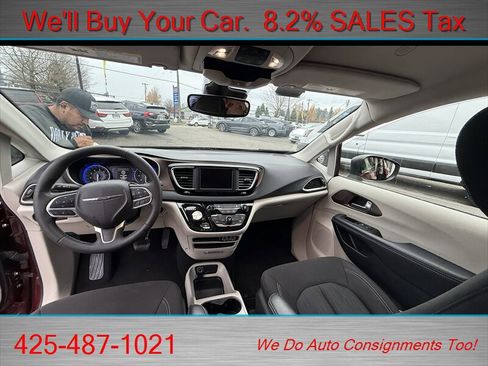 Used 2023 Chrysler Voyager LX image 16