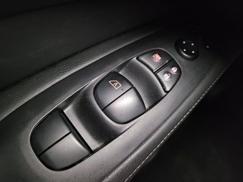 Used 2020 Nissan Pathfinder S AWD/4WD image 27