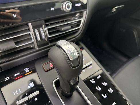Certified 2025 Porsche Macan GTS AWD/4WD image 32