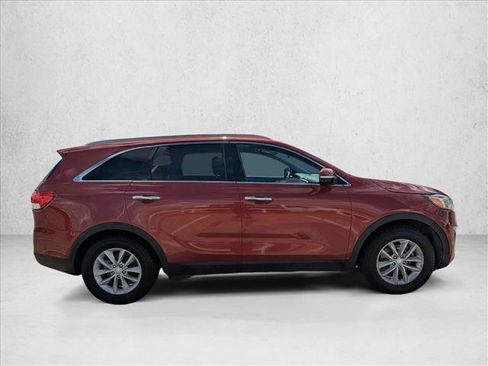 Used 2018 Kia Sorento LX V6 image 4