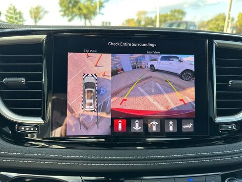 New 2026 Chrysler Pacifica Select image 67