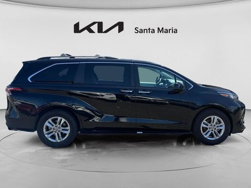 Used 2025 Toyota Sienna XLE w/ XLE Plus Package image 9