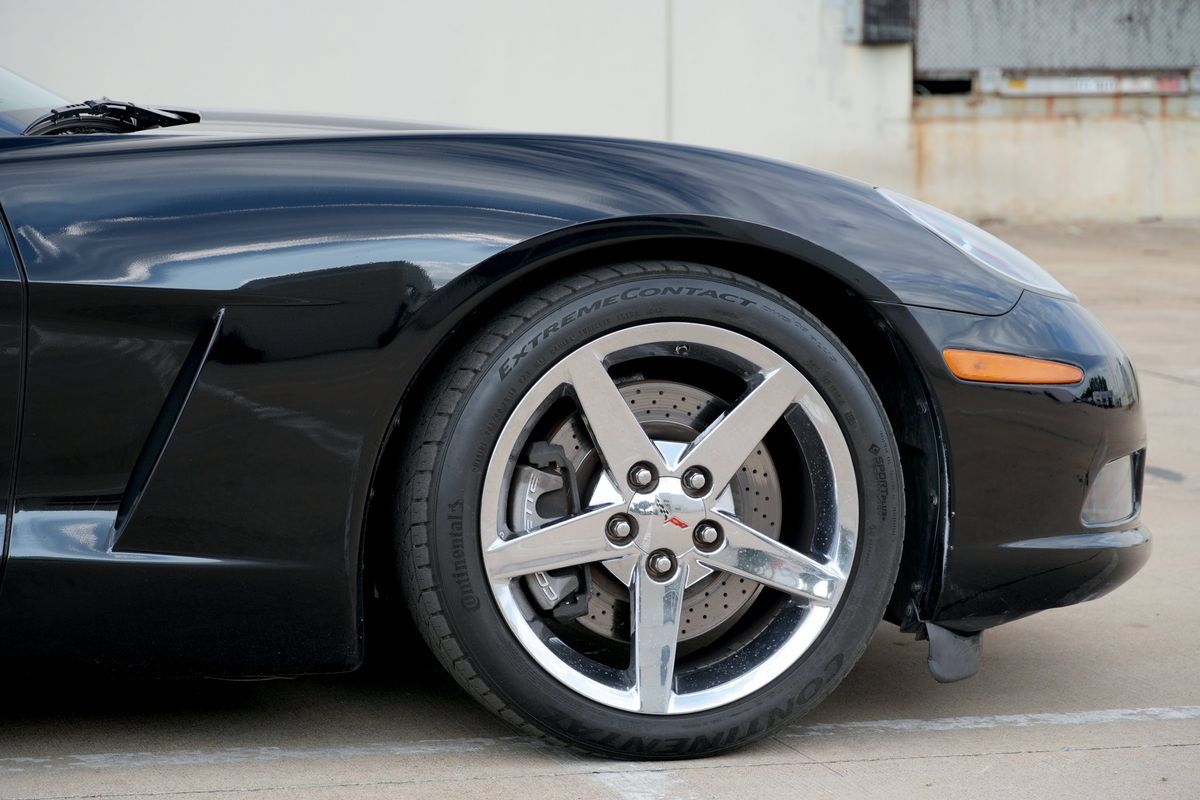 Used 2007 Chevrolet Corvette Convertible w/ Preferred Equipment Group RWD image 27