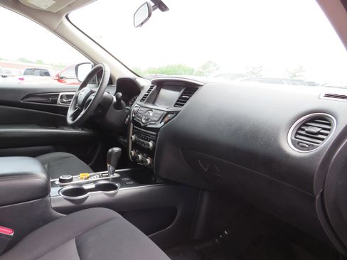 Used 2018 Nissan Pathfinder SV w/ SV All Weather Package image 12