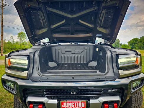 Used 2025 GMC Hummer EV 2X w/ LPO, Illumination Package AWD/4WD image 9