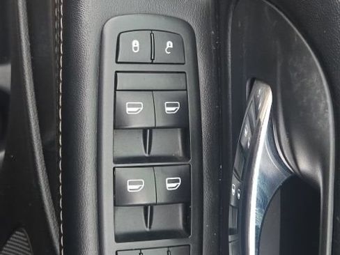 Used 2015 Chrysler Town & Country S FWD image 23