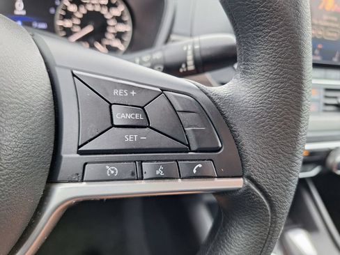 Used 2025 Nissan Altima 2.5 SV FWD image 19
