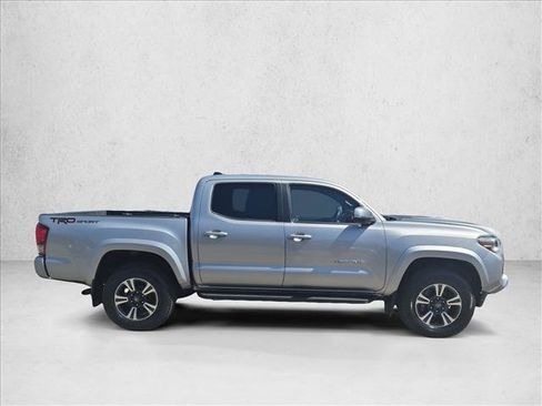 Used 2017 Toyota Tacoma TRD Sport RWD image 4