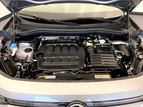 Used 2025 Volkswagen Tiguan SE w/ Panoramic Sunroof Package AWD/4WD image 10