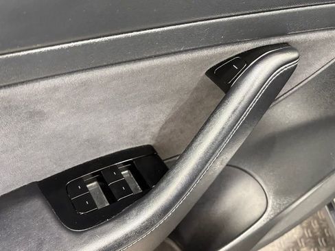 Used 2020 Tesla Model 3 Standard Range Plus image 14