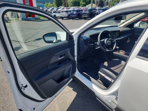 New 2025 Nissan Kicks SR image 10