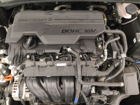 Used 2022 Hyundai Elantra Limited FWD image 30