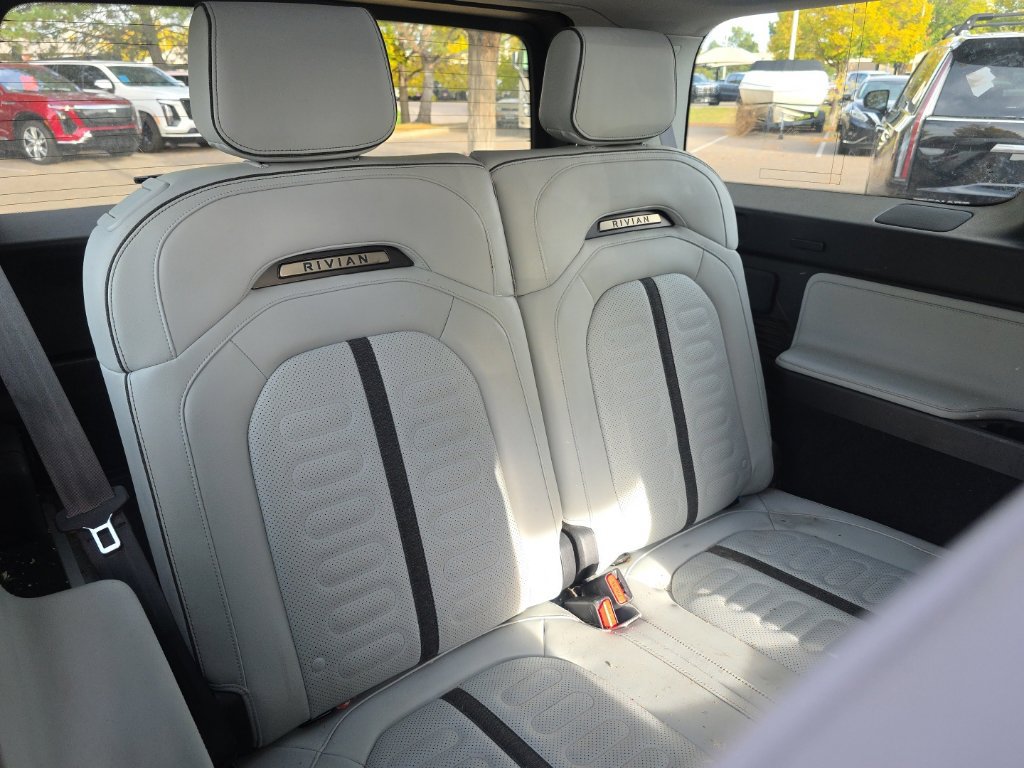 Used 2025 Rivian R1S Adventure Dual AWD/4WD image 13