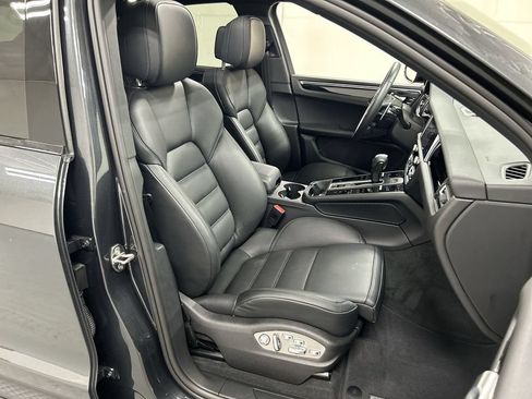 Certified 2026 Porsche Macan AWD/4WD image 24