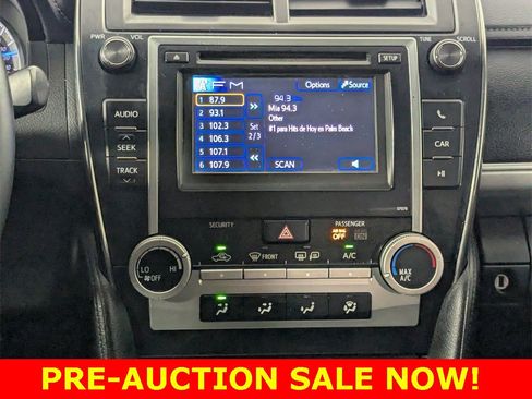 Used 2014 Toyota Camry L image 18