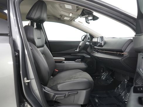 Used 2024 Nissan Ariya AWD image 11