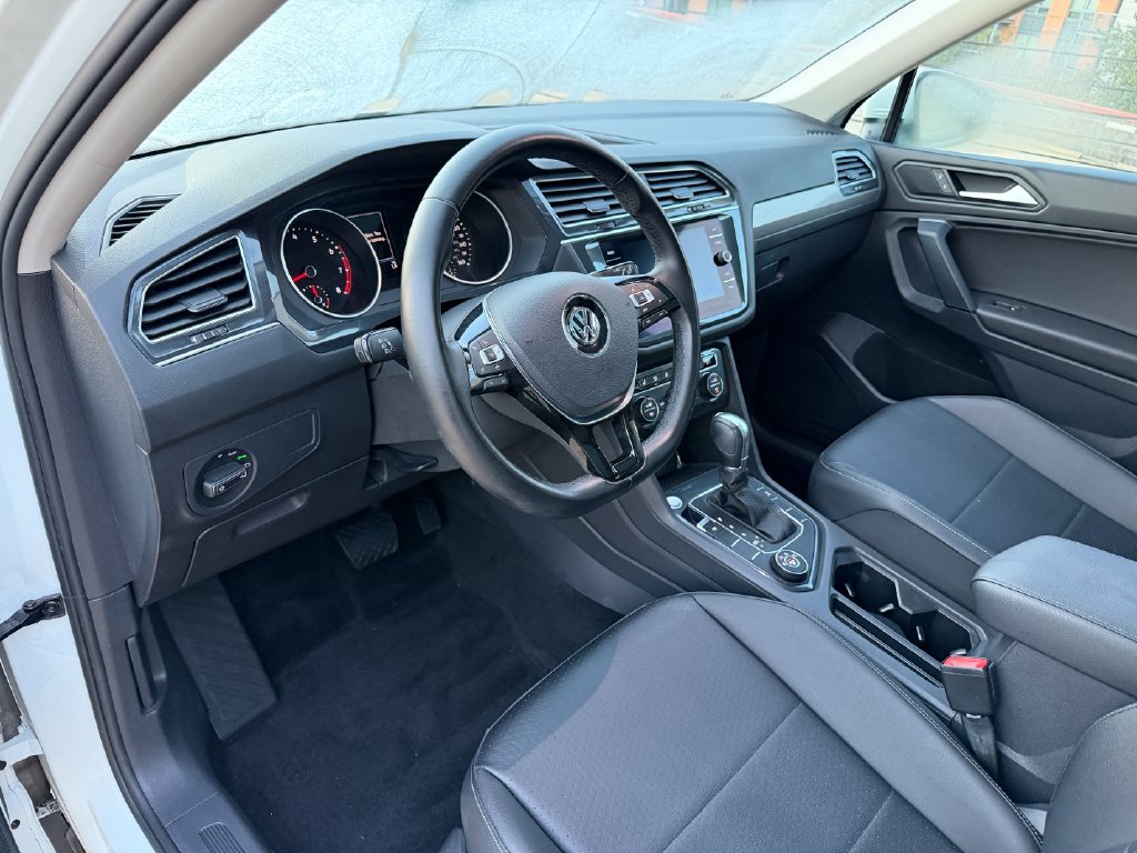 Used 2019 Volkswagen Tiguan SE w/ Panoramic Sunroof Package AWD/4WD image 9
