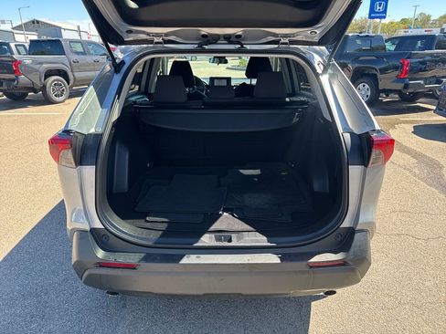 Used 2021 Toyota RAV4 LE w/ Carpet Mat Package (TMS) AWD/4WD image 7