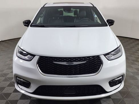 New 2026 Chrysler Pacifica Limited image 2