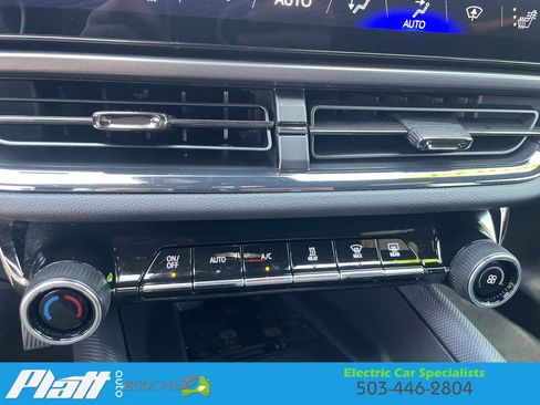 Used 2024 Chevrolet Equinox EV RS FWD image 31