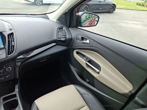 Used 2019 Ford Escape SEL image 11