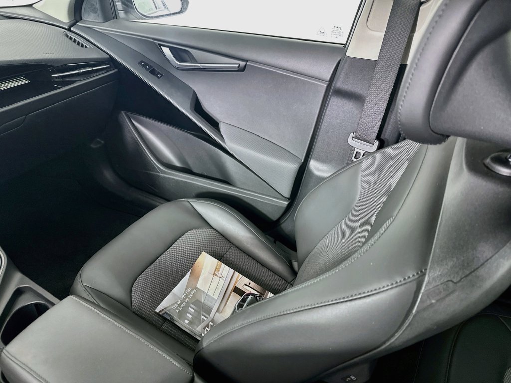 Used 2023 Kia Niro EX FWD image 25