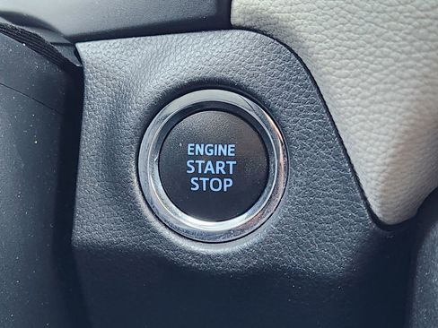 Used 2020 Toyota RAV4 XLE Premium image 21