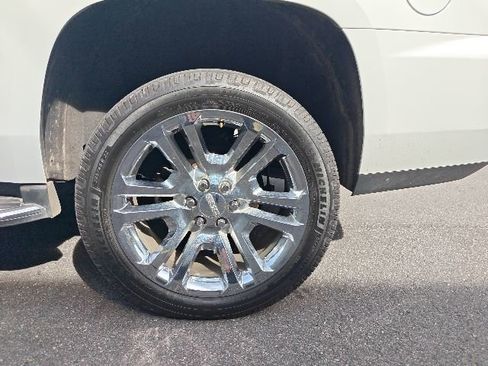 Used 2018 GMC Yukon SLT w/ Premium Edition image 4