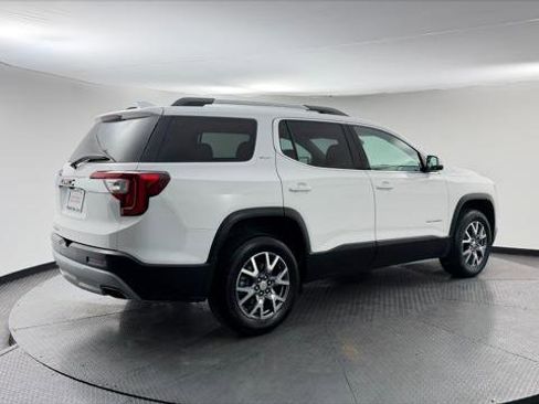 Used 2023 GMC Acadia SLT FWD image 8