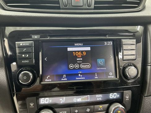 Used 2018 Nissan Rogue SV AWD/4WD image 15