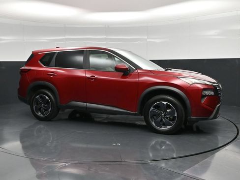 Used 2025 Nissan Rogue SV AWD/4WD image 4