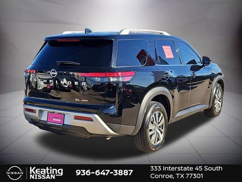 Certified 2025 Nissan Pathfinder SL image 3