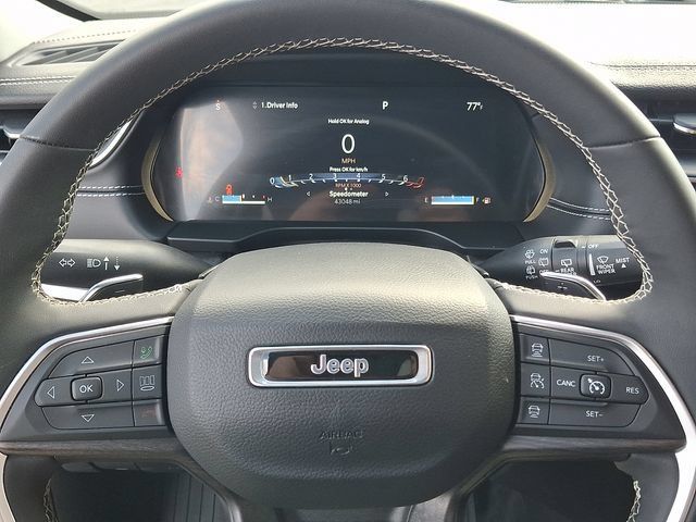 Used 2023 Jeep Grand Cherokee Limited w/ Black Appearance Package AWD/4WD image 19