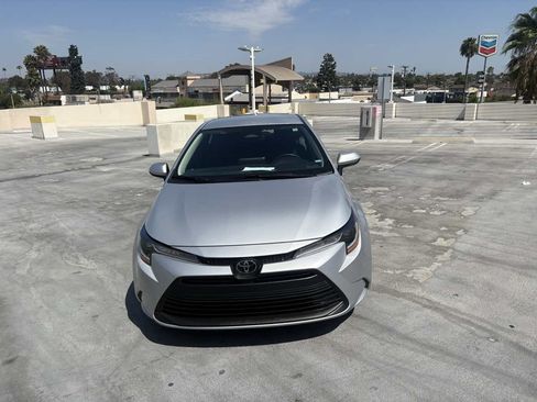 Used 2025 Toyota Corolla LE FWD image 7