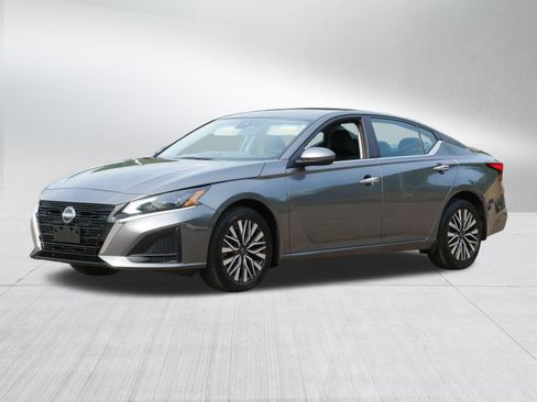 Certified 2023 Nissan Altima 2.5 SV w/ SV Premium Package AWD/4WD image 3