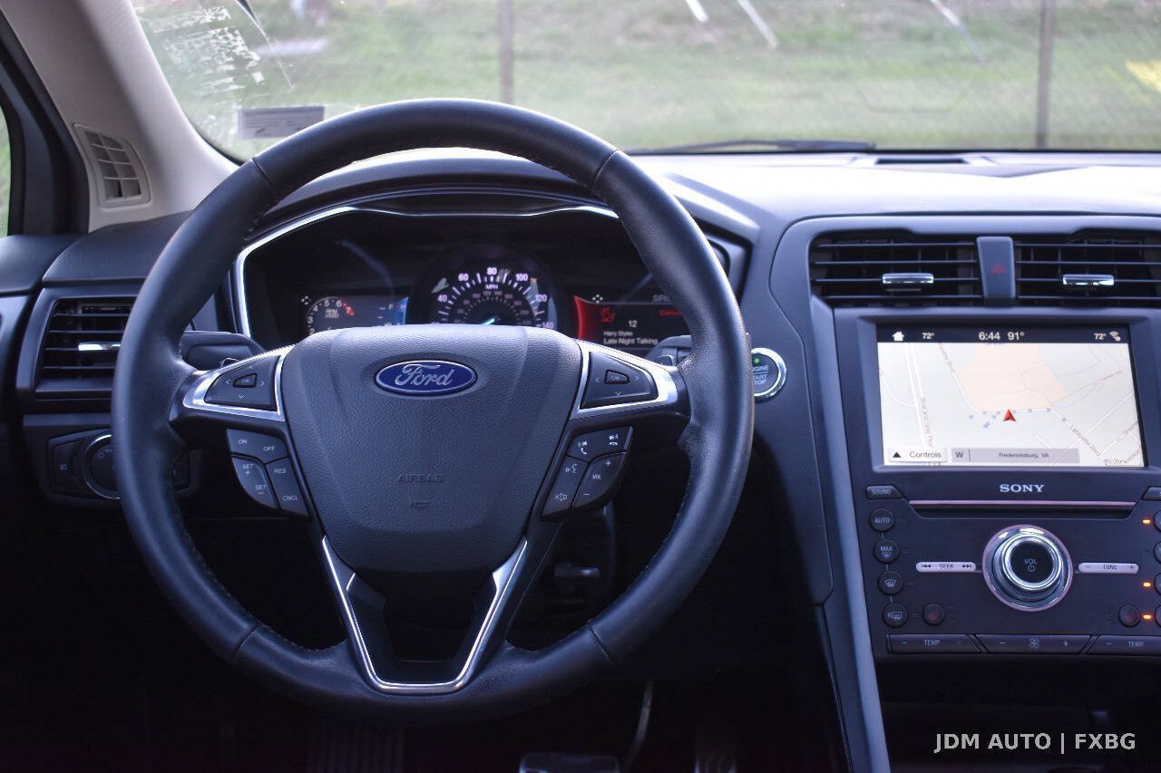 Used 2018 Ford Fusion Titanium AWD/4WD image 19