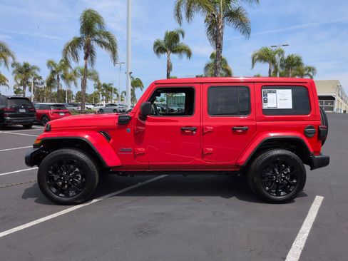 Used 2025 Jeep Wrangler Sahara w/ Safety Group image 7