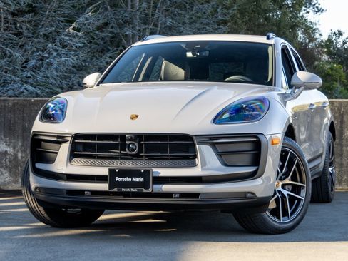 Certified 2024 Porsche Macan image 1