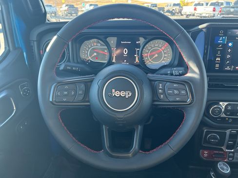 Certified 2024 Jeep Gladiator Rubicon w/ Convenience Group image 16