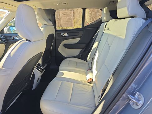Used 2023 Volvo XC40 B5 Ultimate w/ Protection Package Premier image 14
