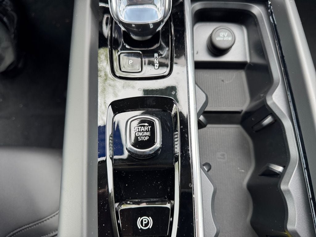 New 2026 Volvo XC60 B5 Plus w/ Protection Package Premier AWD/4WD image 17