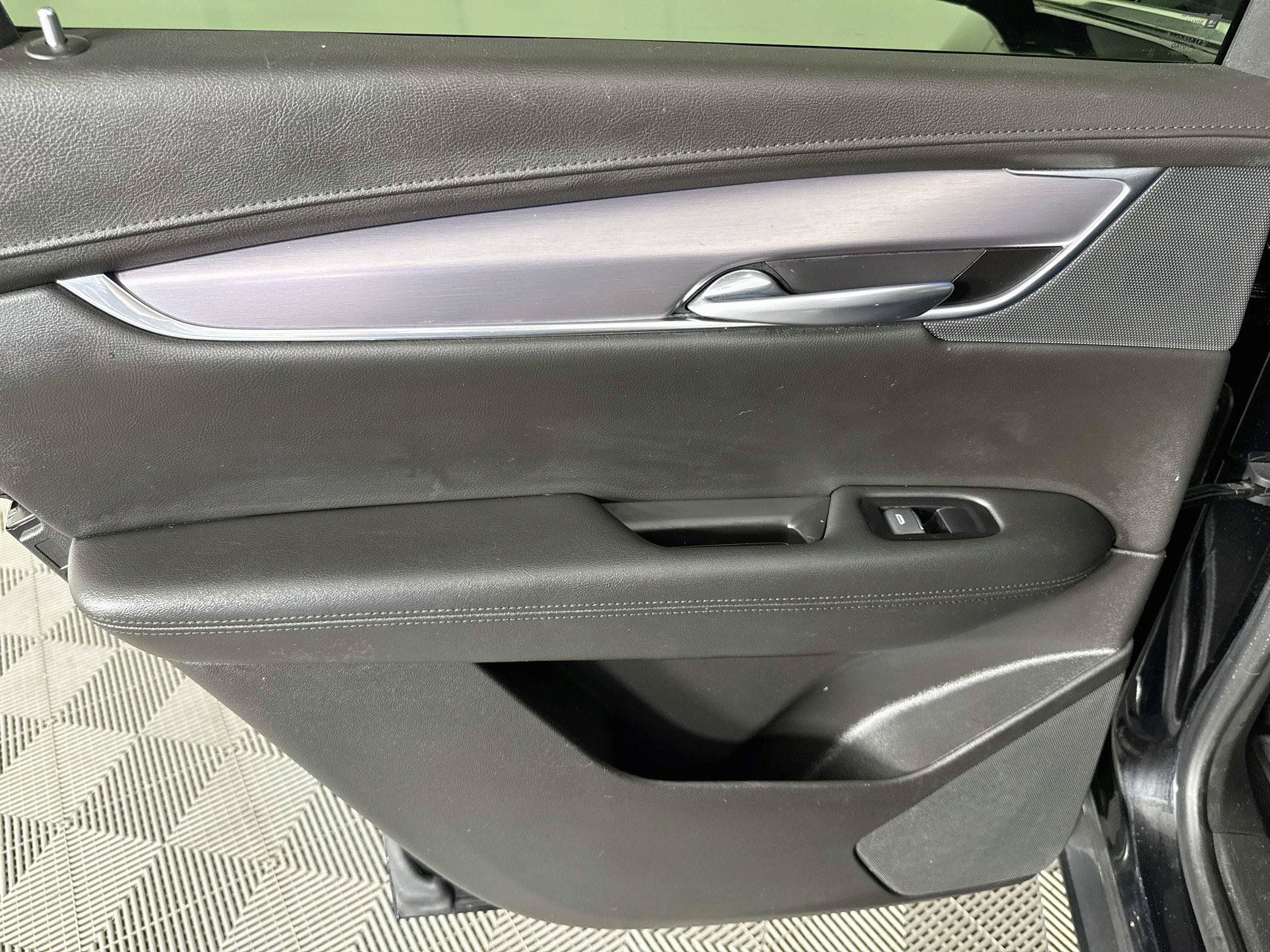 Used 2019 Cadillac XT5 Premium Luxury FWD image 24
